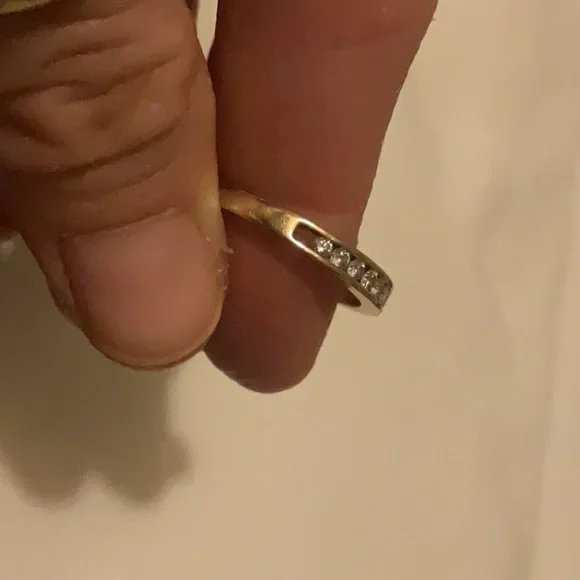 14K Vintage Gold Diamond Band - Picture 4 of 5